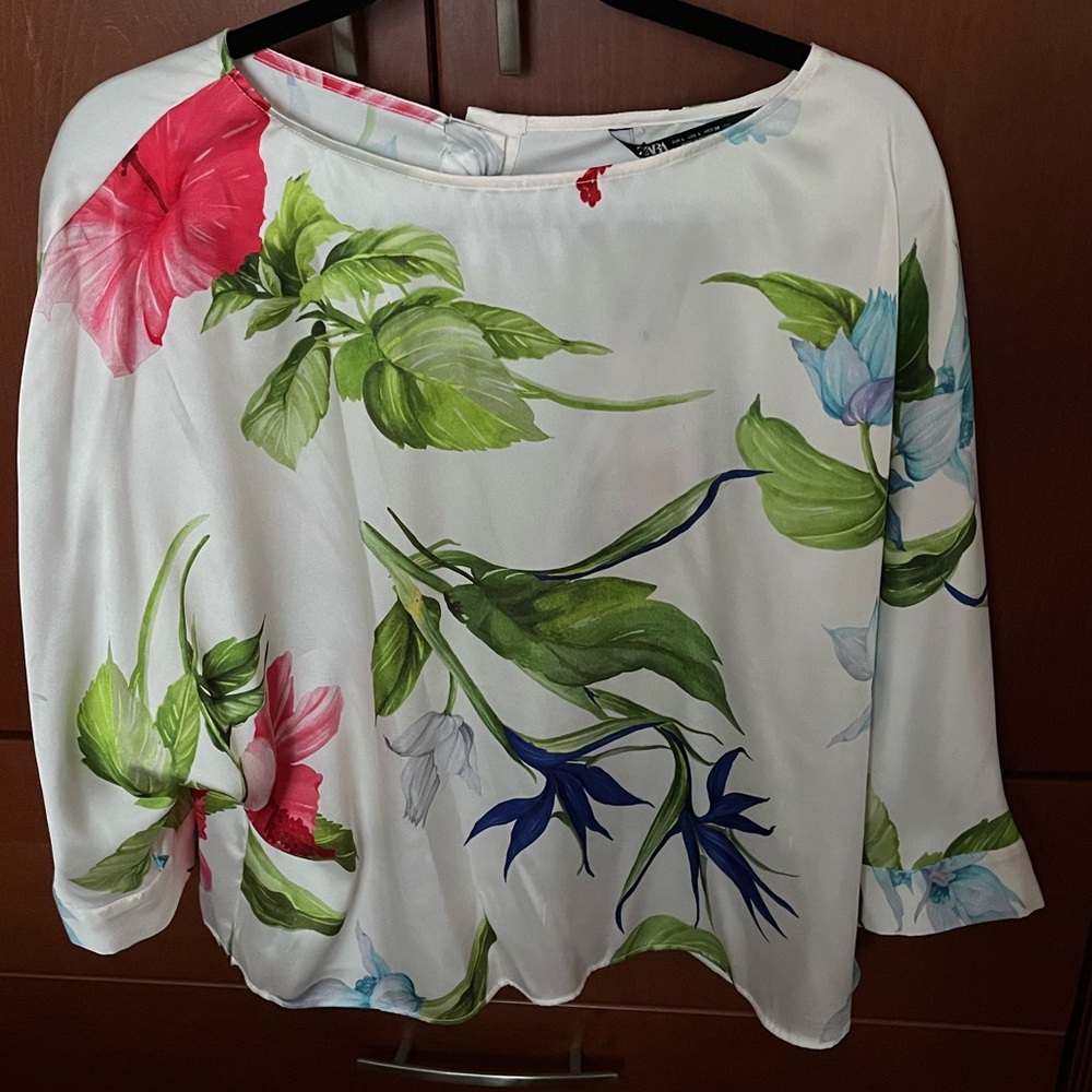 NWT Zara silky top with vibrant floral pattern size L